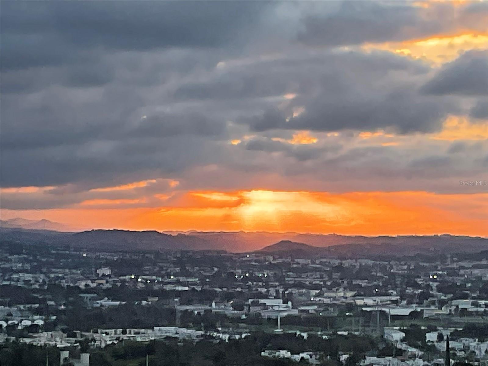 4 hab · 4 baños · GUAYNABO
