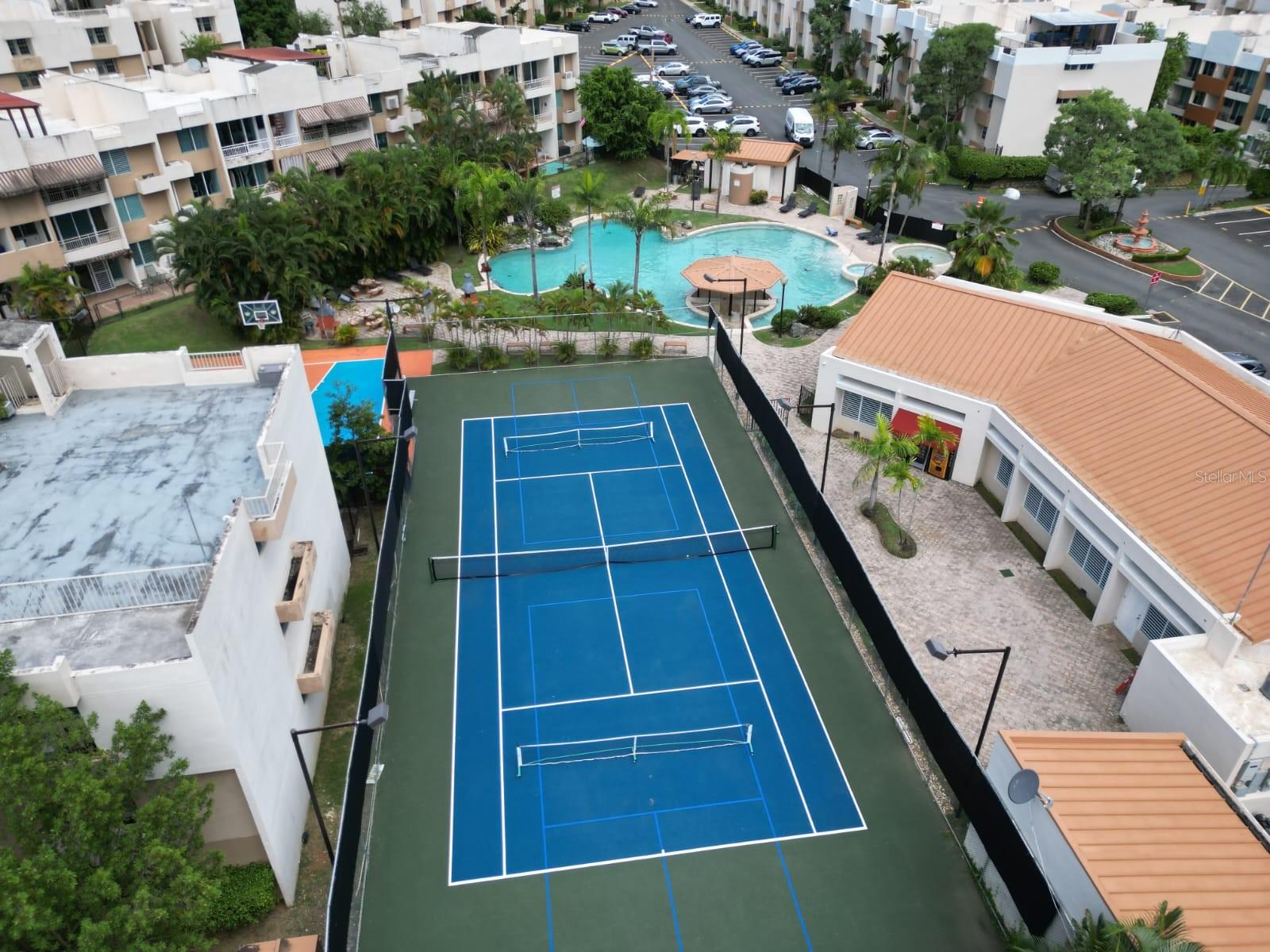 3 hab · 2 baños · GUAYNABO