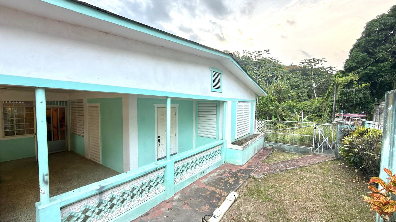 3 hab · 2 baños · PONCE