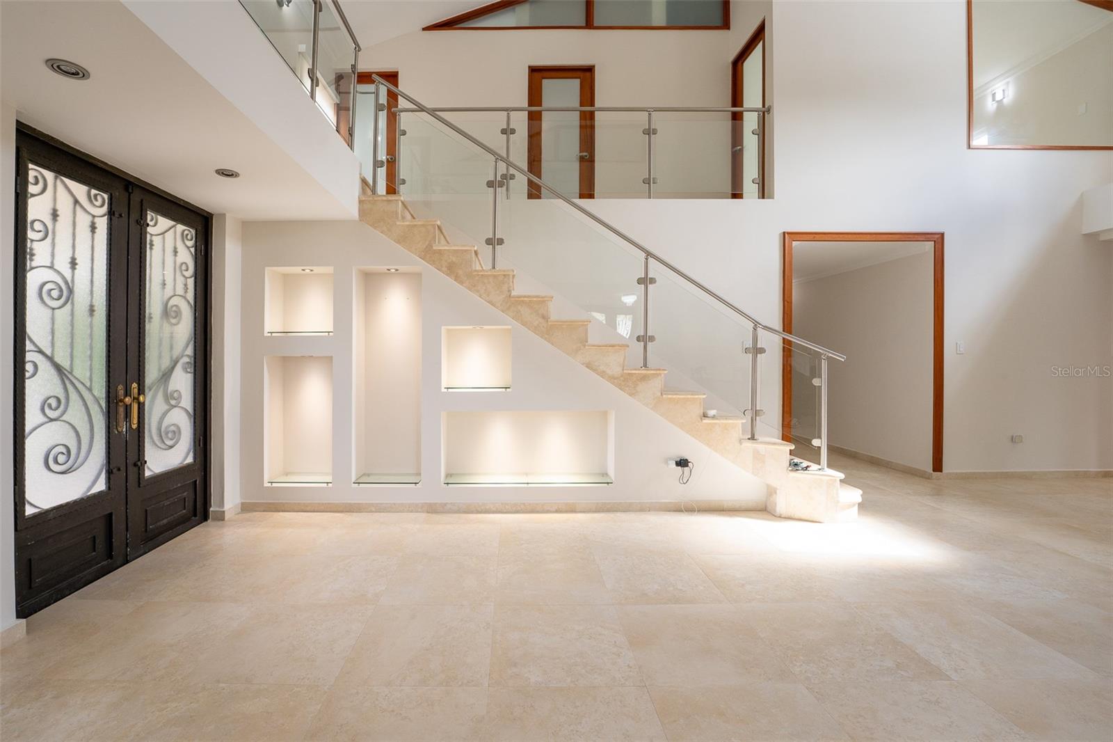7 hab · 9 baños · DORADO