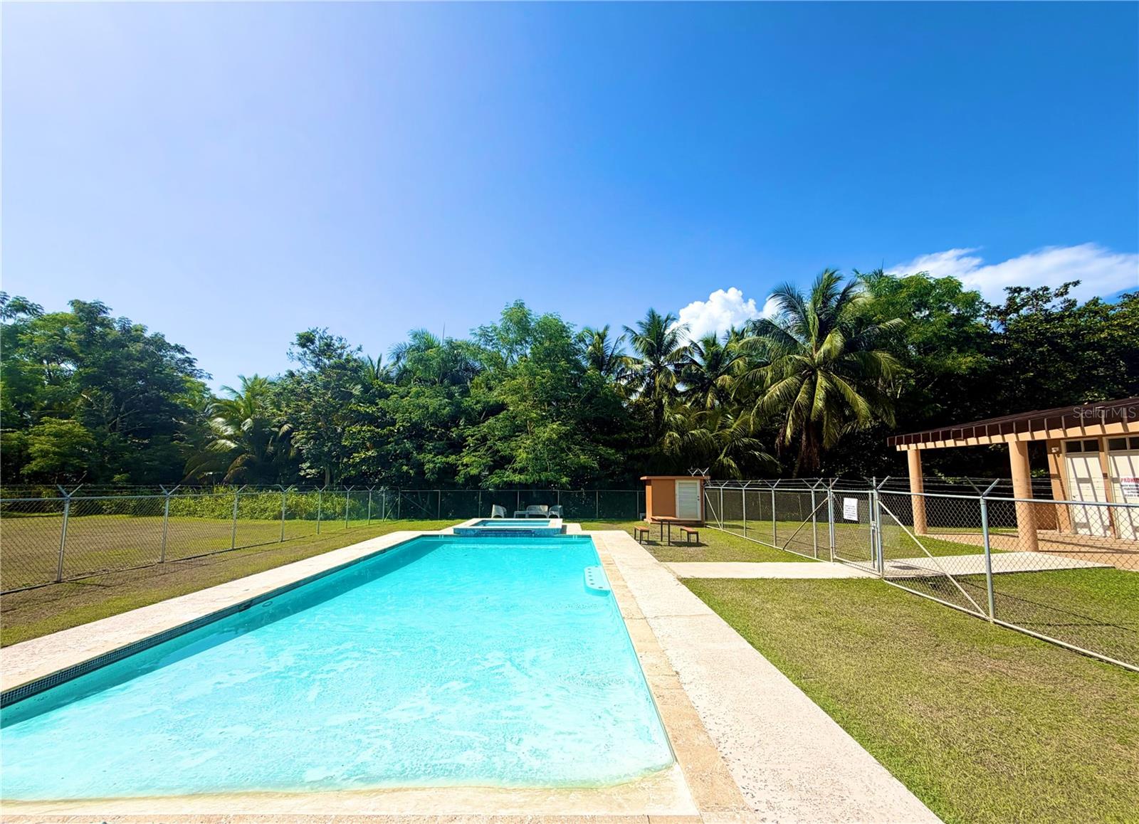 4 hab · 3 baños · CABO ROJO