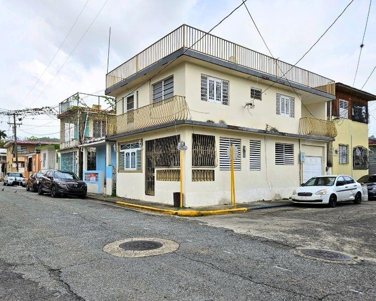 4 hab · 2 baños · MAYAGUEZ