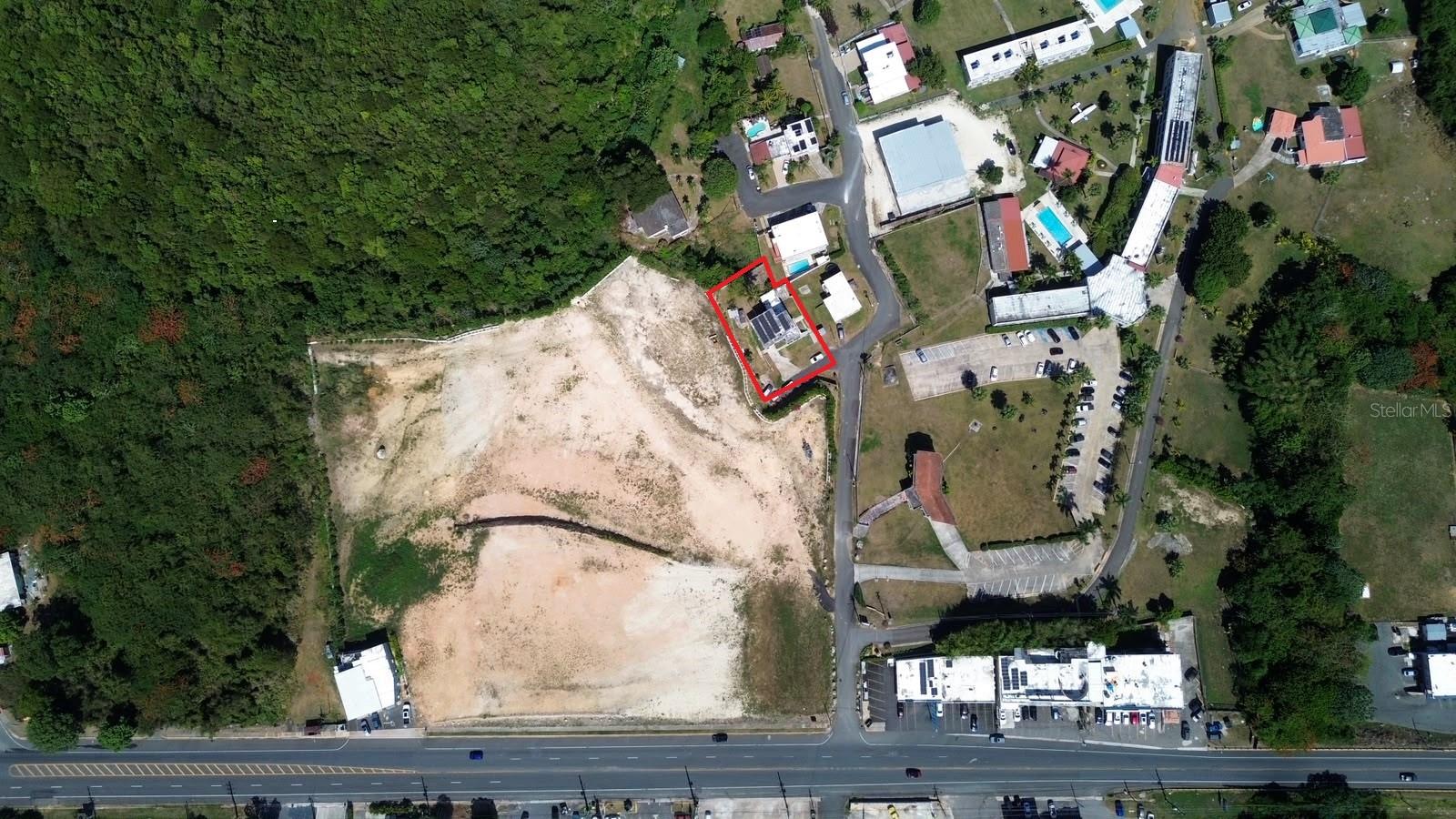 5 hab · 4 baños · AGUADILLA