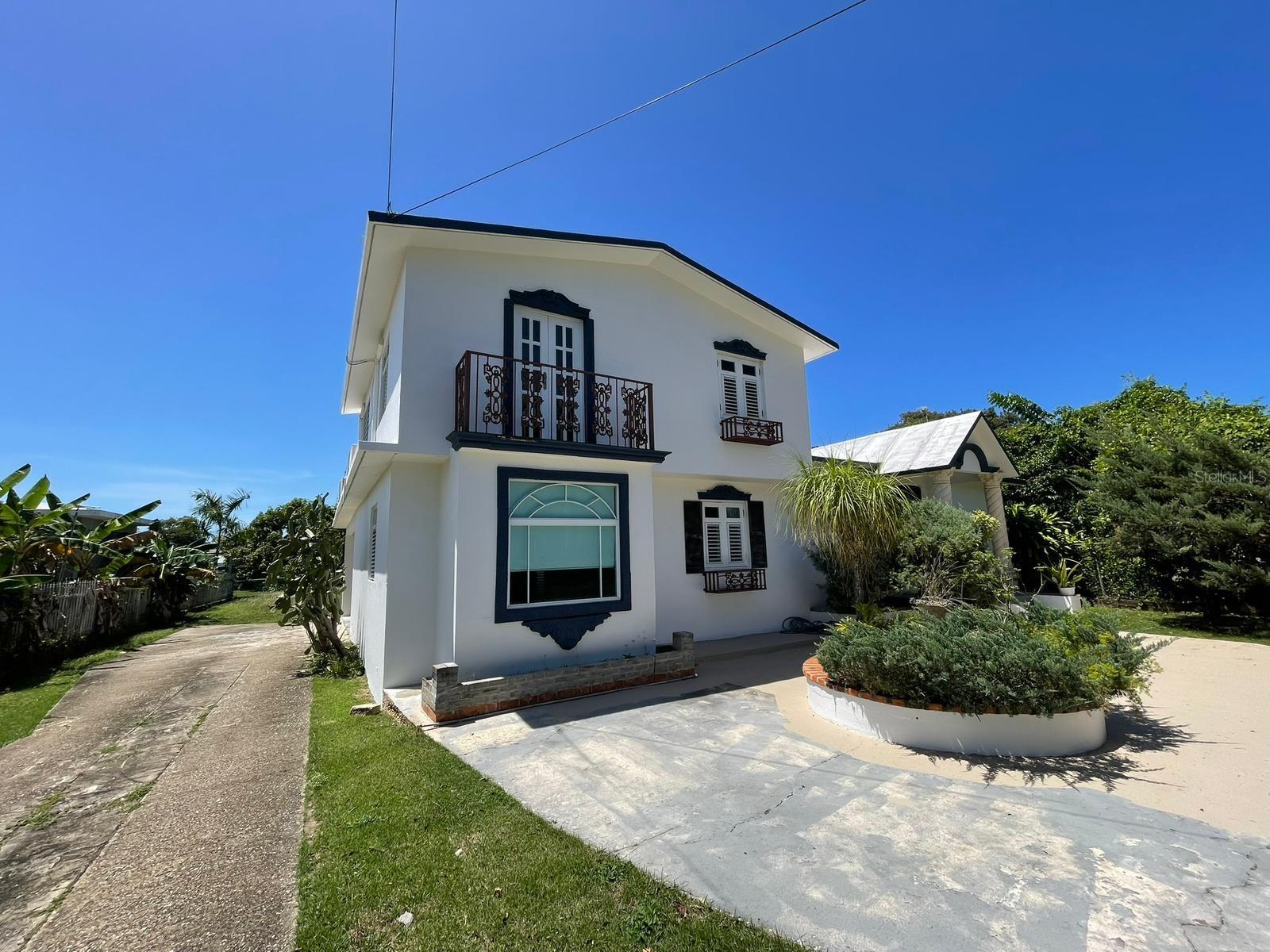 3 hab · 2 baños · ARECIBO
