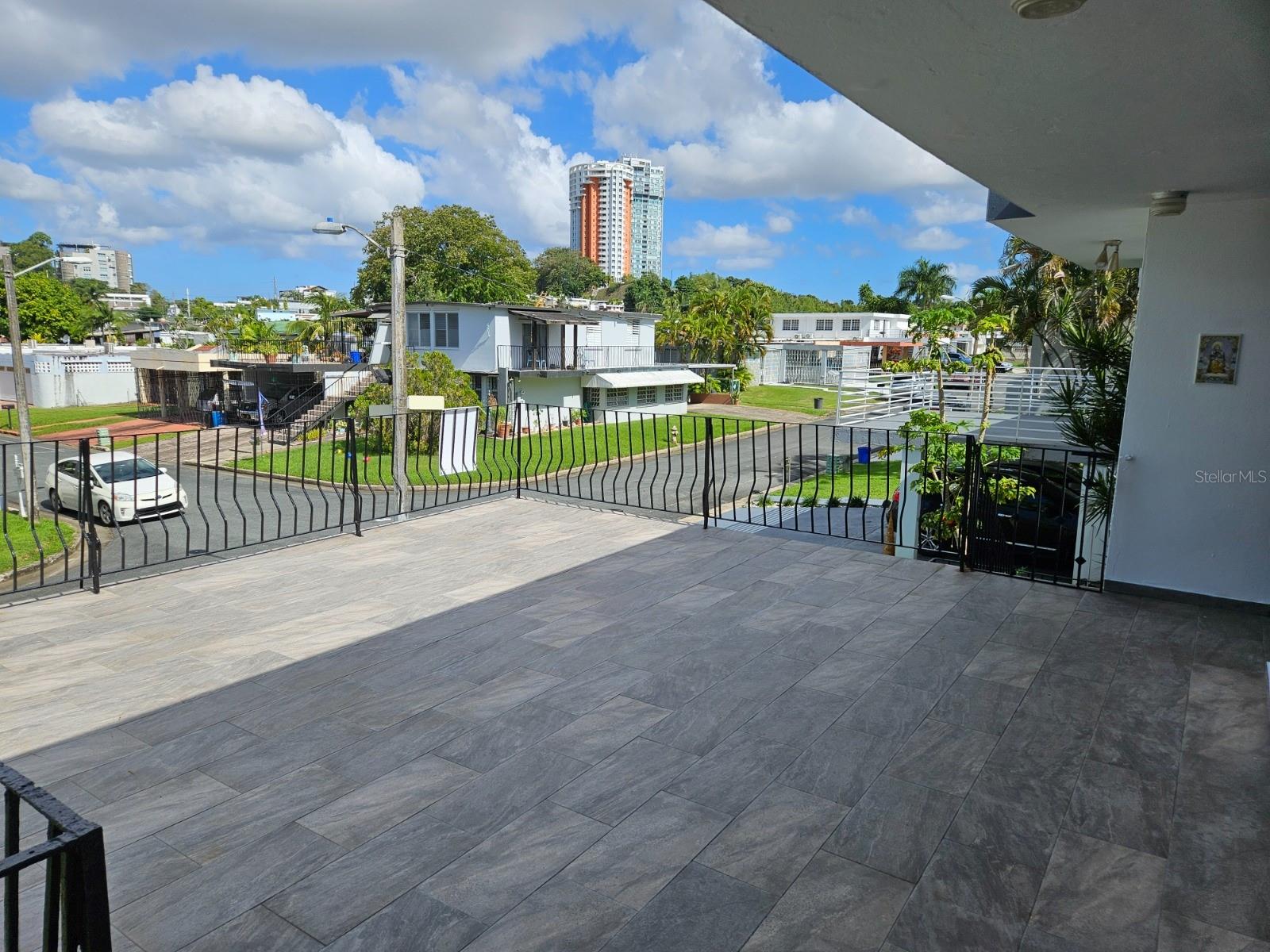 6 hab · 3 baños · GUAYNABO