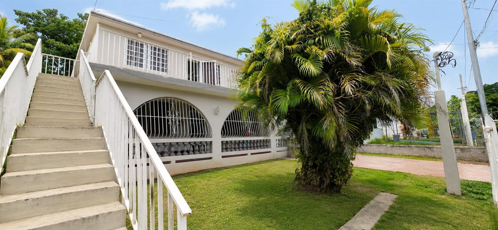 6 hab · 2 baños · BAYAMON