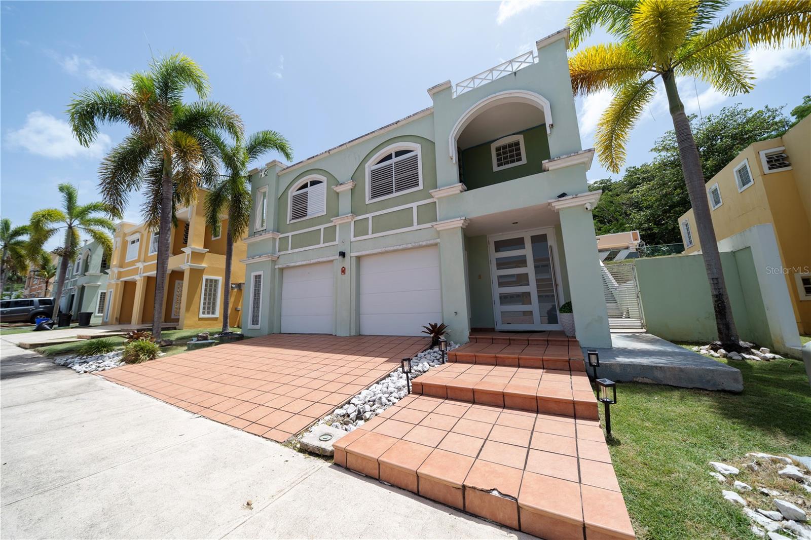 4 hab · 4 baños · BAYAMON