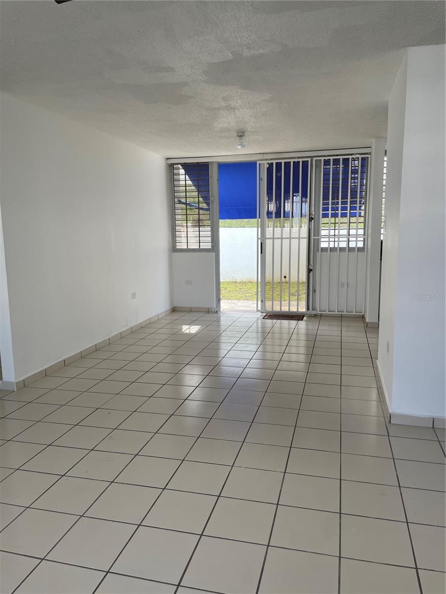 2 hab · 2 baños · GUAYNABO