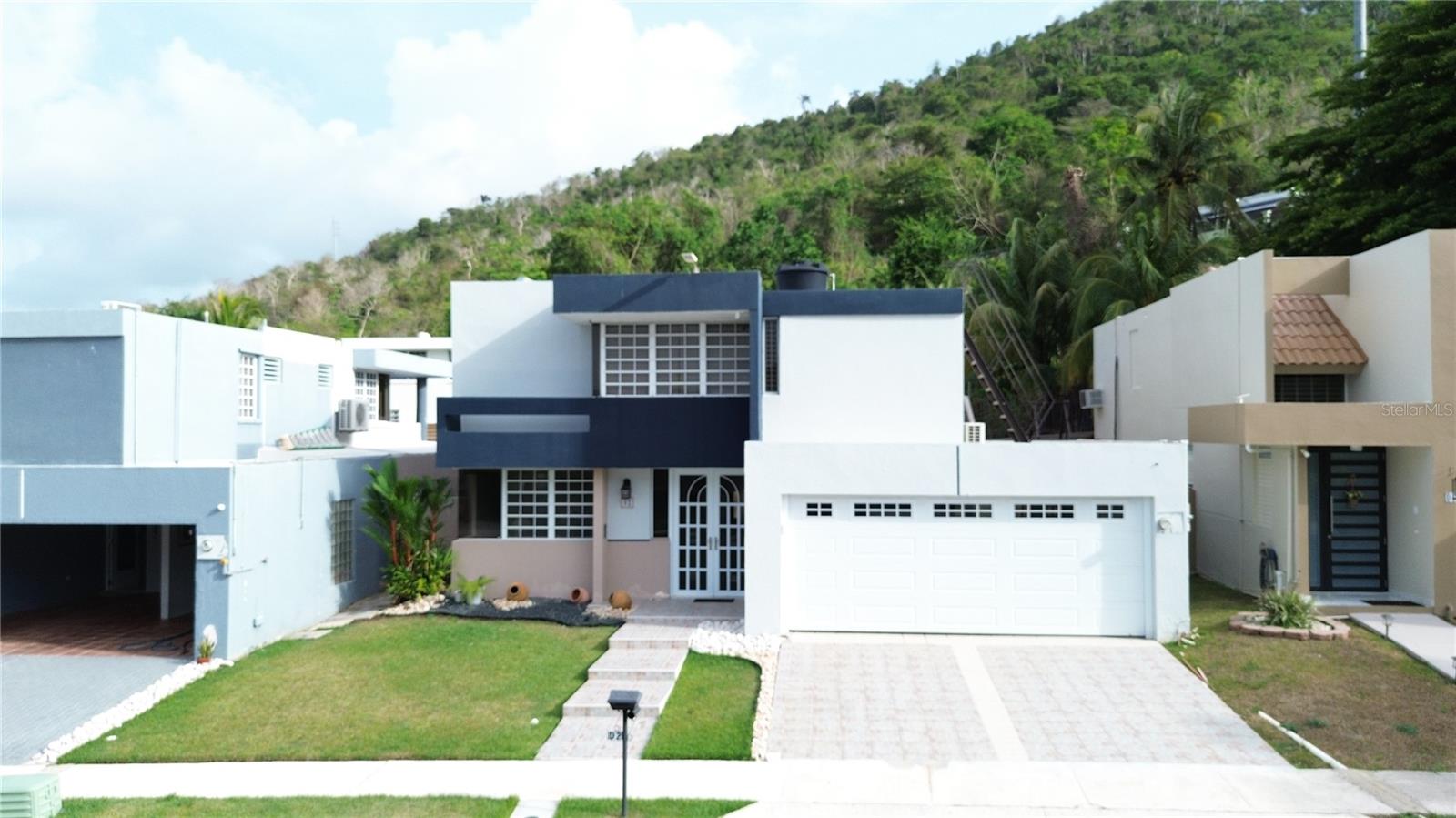 4 hab · 3 baños · CAGUAS