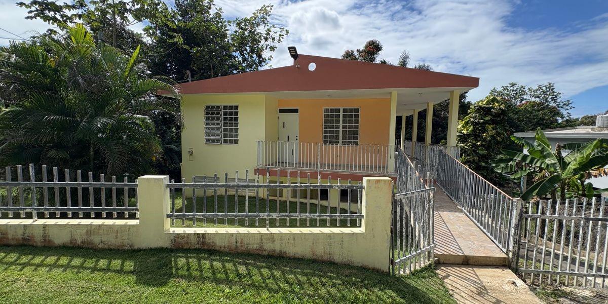 4 hab · 2 baños · MOCA