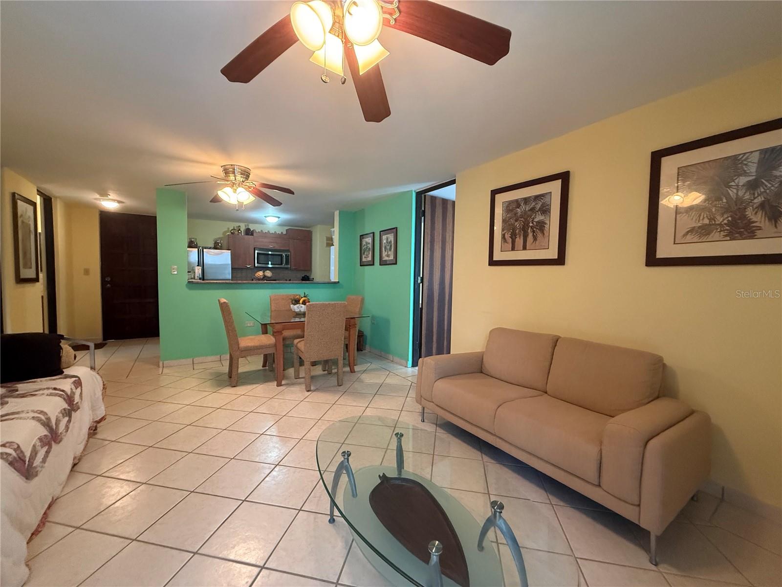 2 hab · 2 baños · LUQUILLO