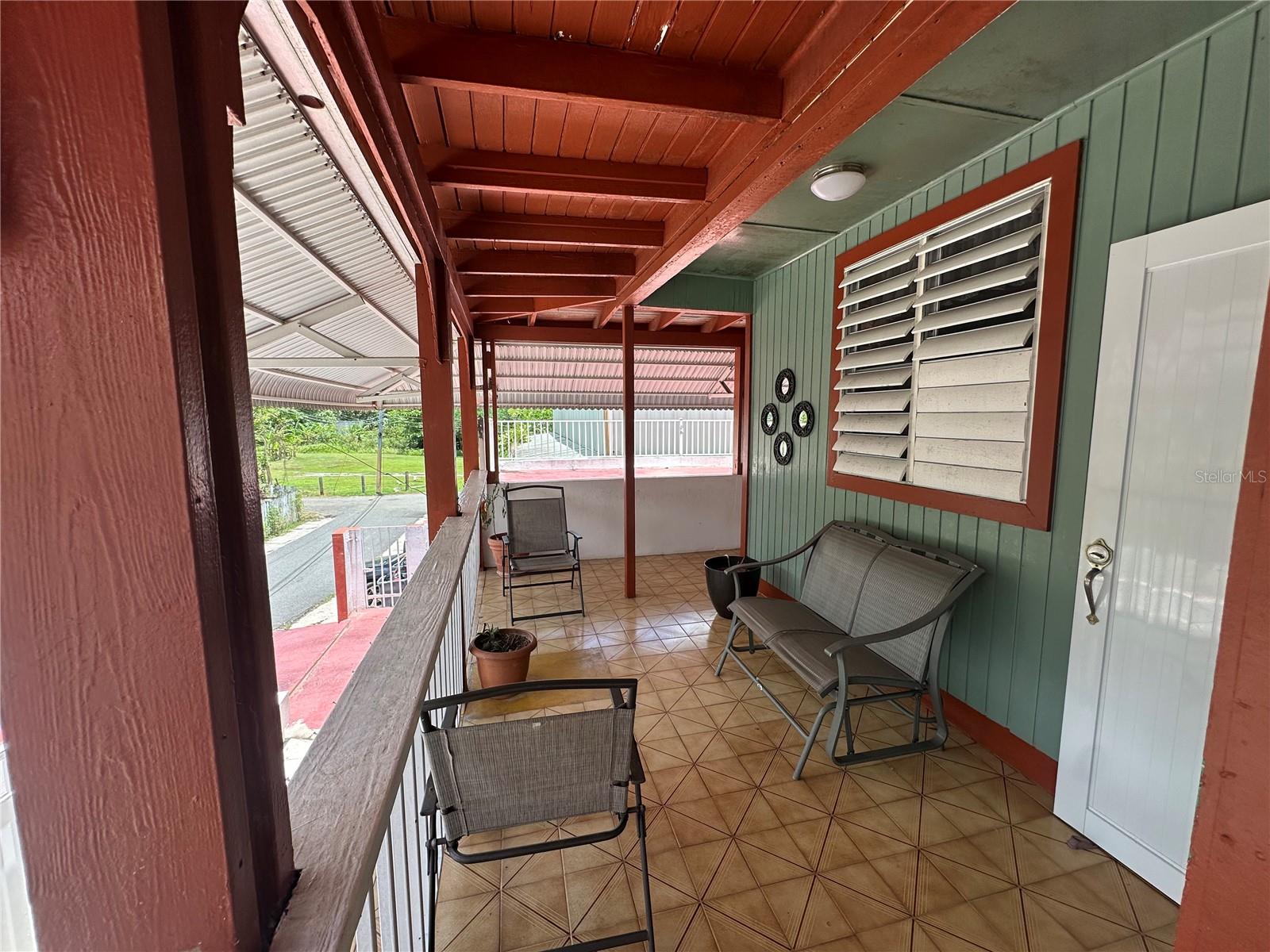 4 hab · 2 baños · CANOVANAS