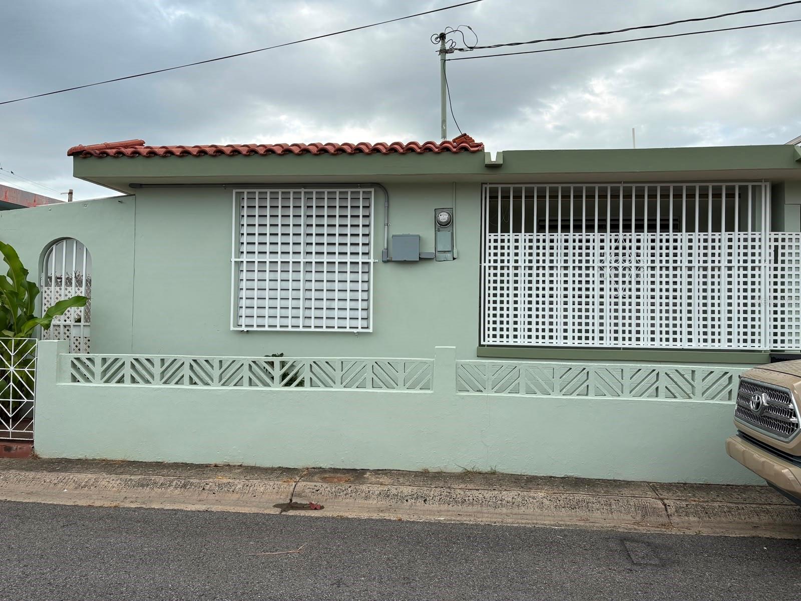 4 hab · 2 baños · MAYAGUEZ