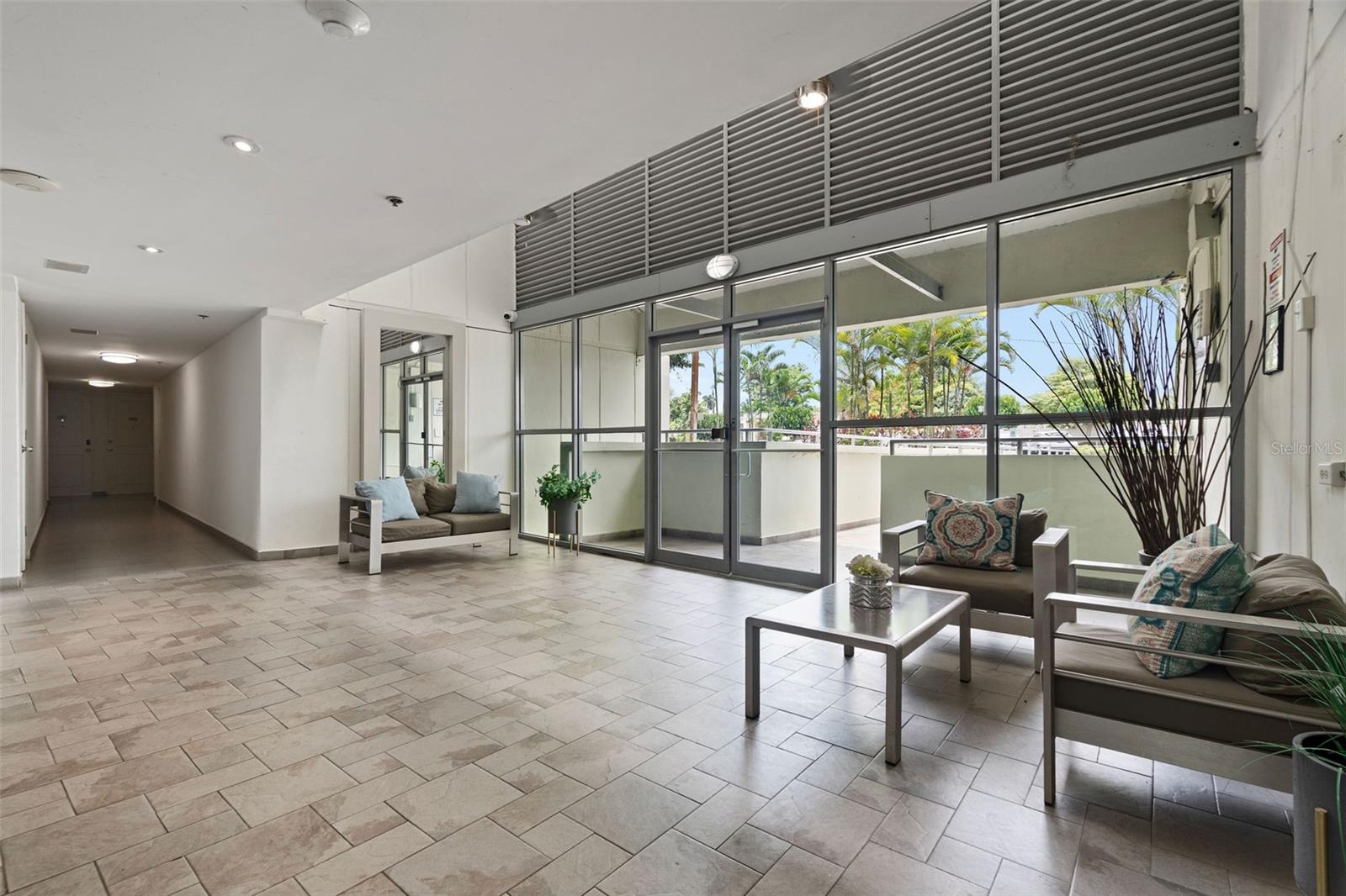 2 hab · 2 baños · GUAYNABO