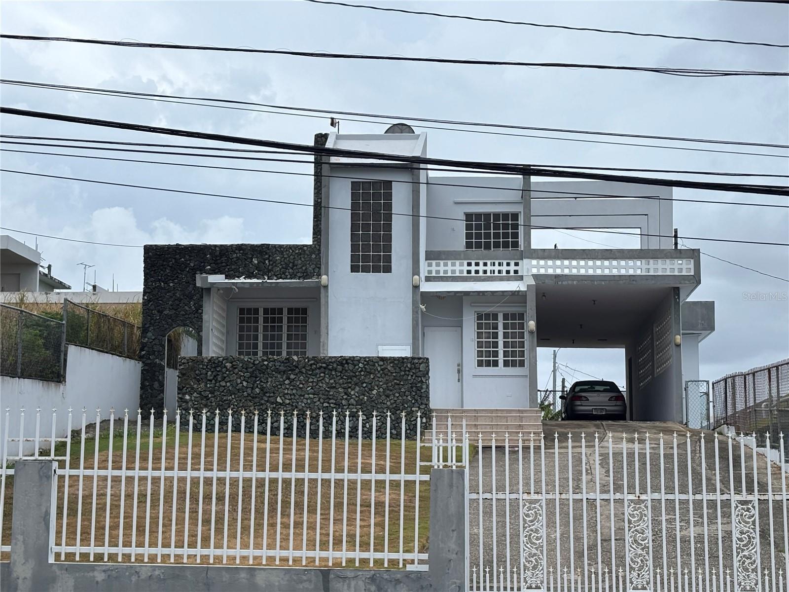 4 hab · 3 baños · HATILLO