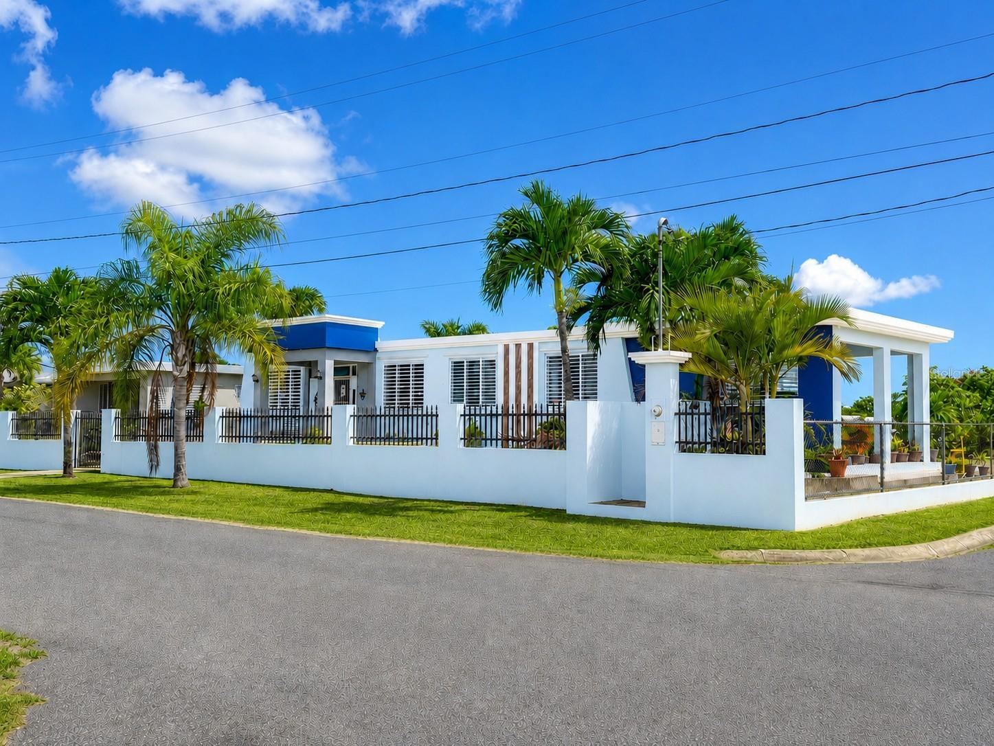 3 hab · 3 baños · AGUADILLA