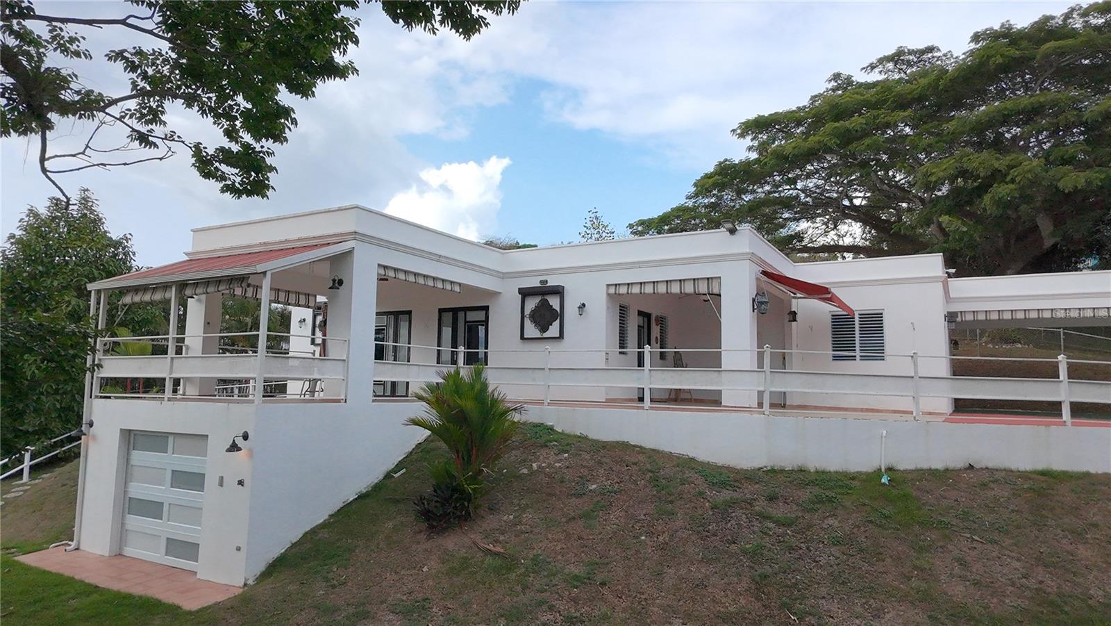 4 hab · 3 baños · CANOVANAS