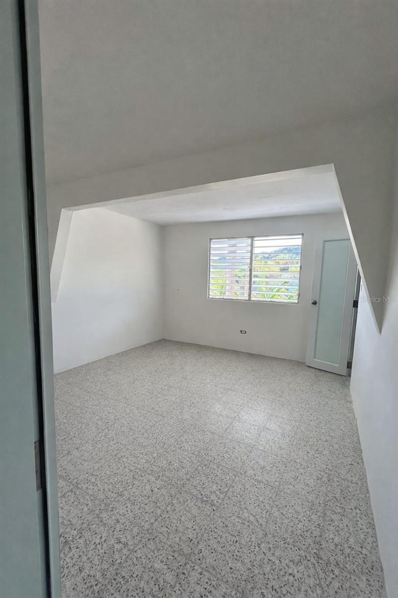 6 hab · 4 baños · TOA ALTA — foto 2