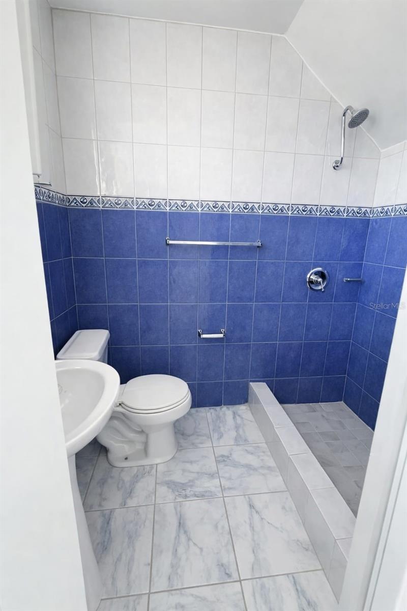 6 hab · 4 baños · TOA ALTA — foto 4