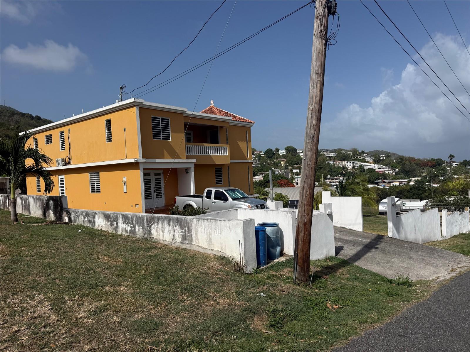 4 hab · 3 baños · MAUNABO