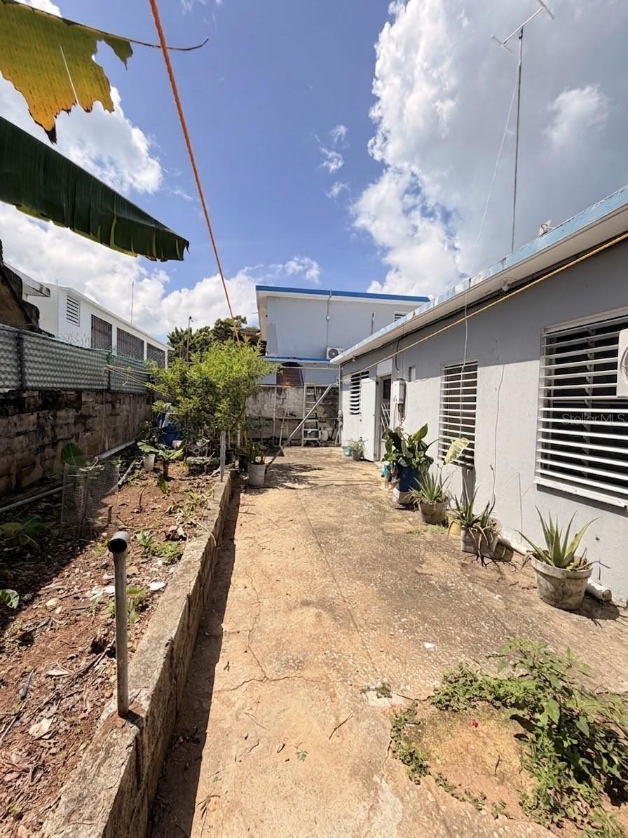 3 hab · 1 baños · ARECIBO