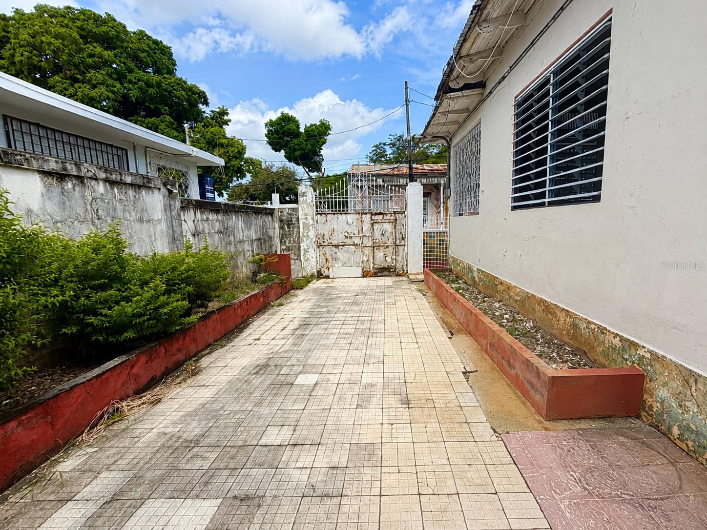 4 hab · 4 baños · GUAYAMA