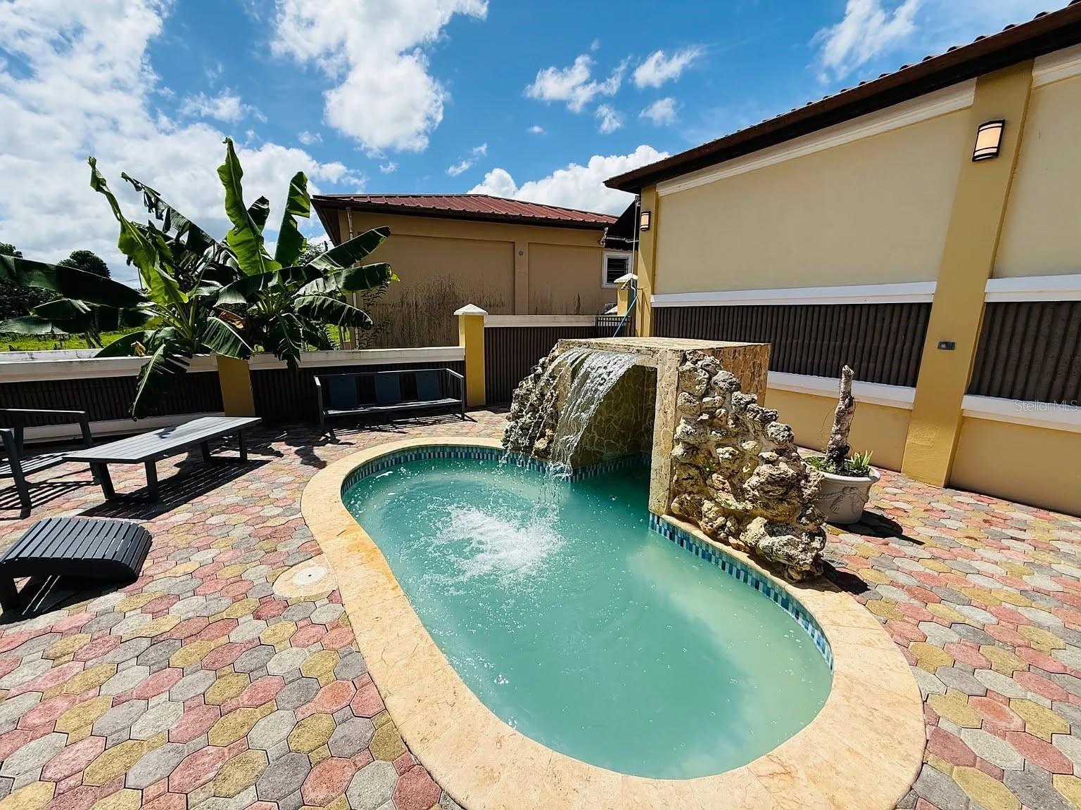 5 hab · 7 baños · COROZAL