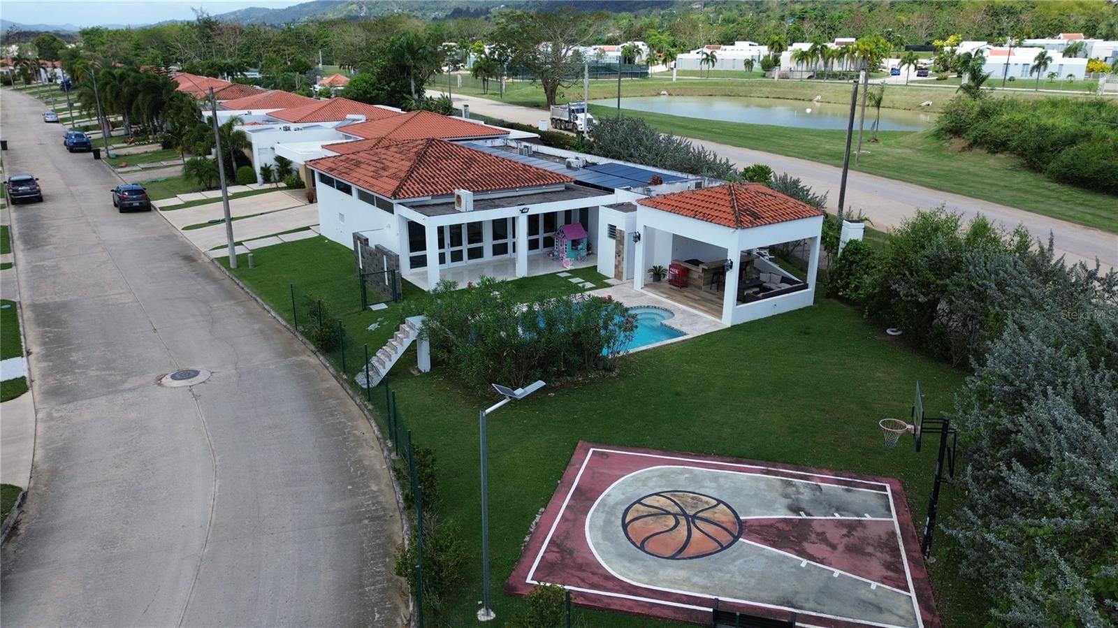 4 hab · 5 baños · JUNCOS — foto 2