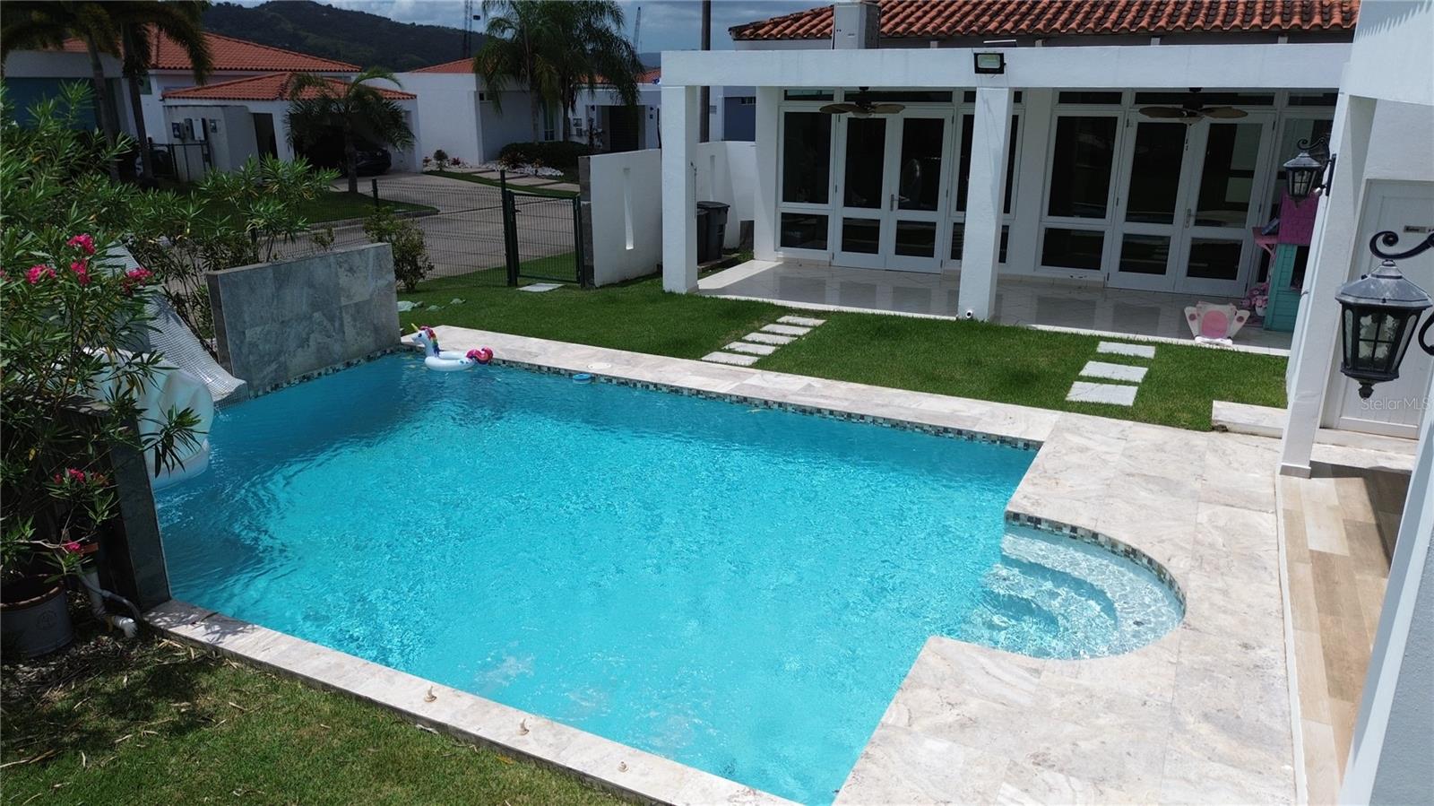 4 hab · 5 baños · JUNCOS — foto 3