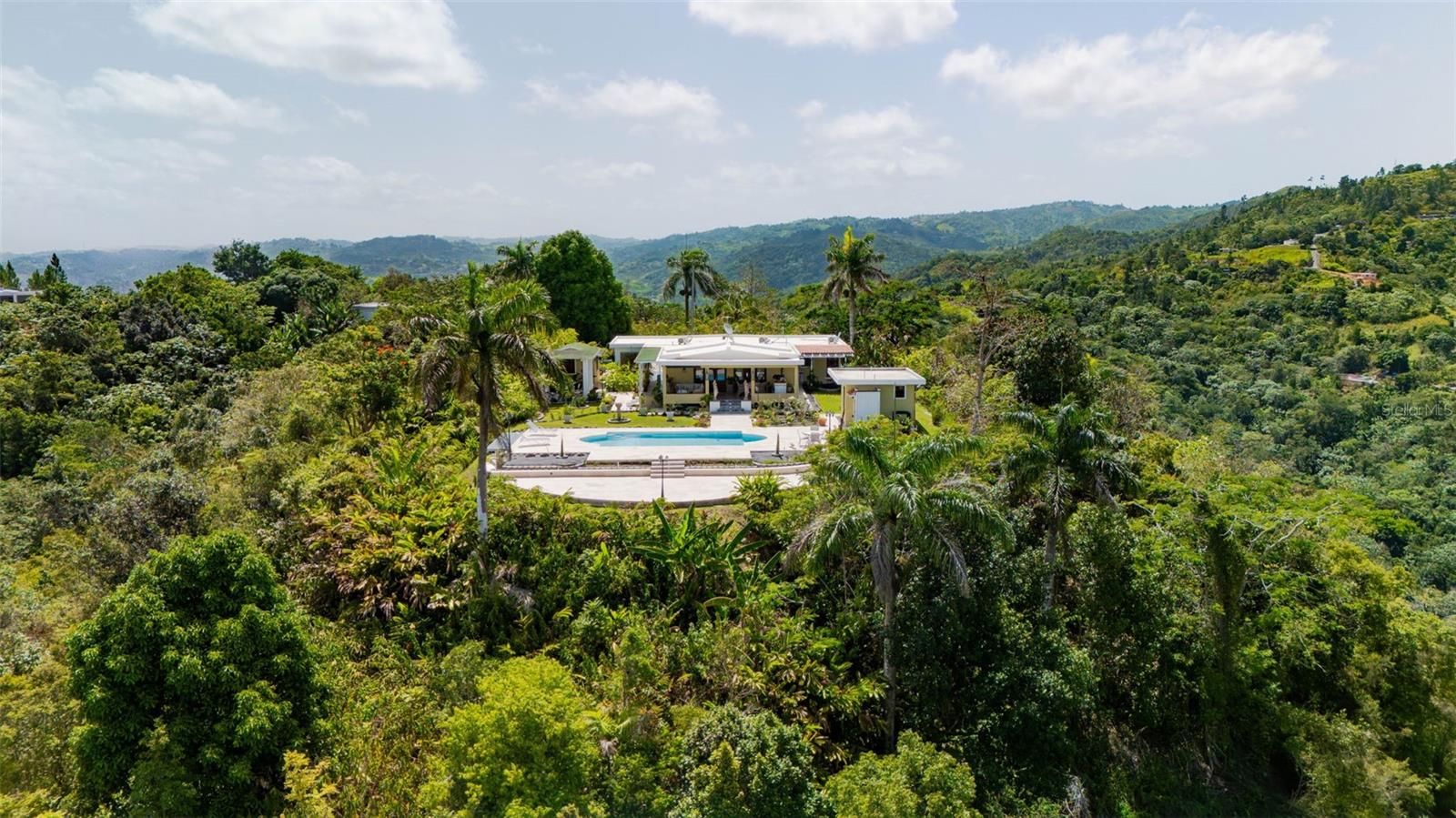 3 hab · 3 baños · COROZAL