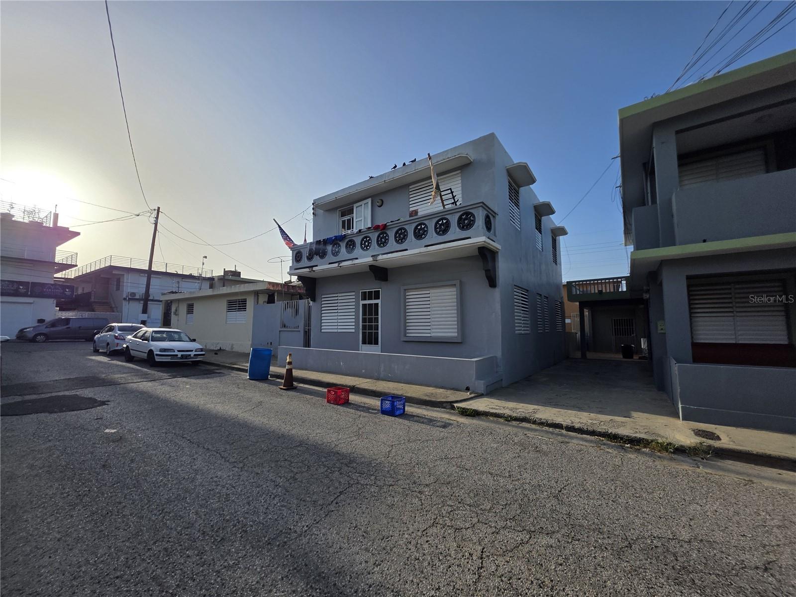 6 hab · 2 baños · ARECIBO