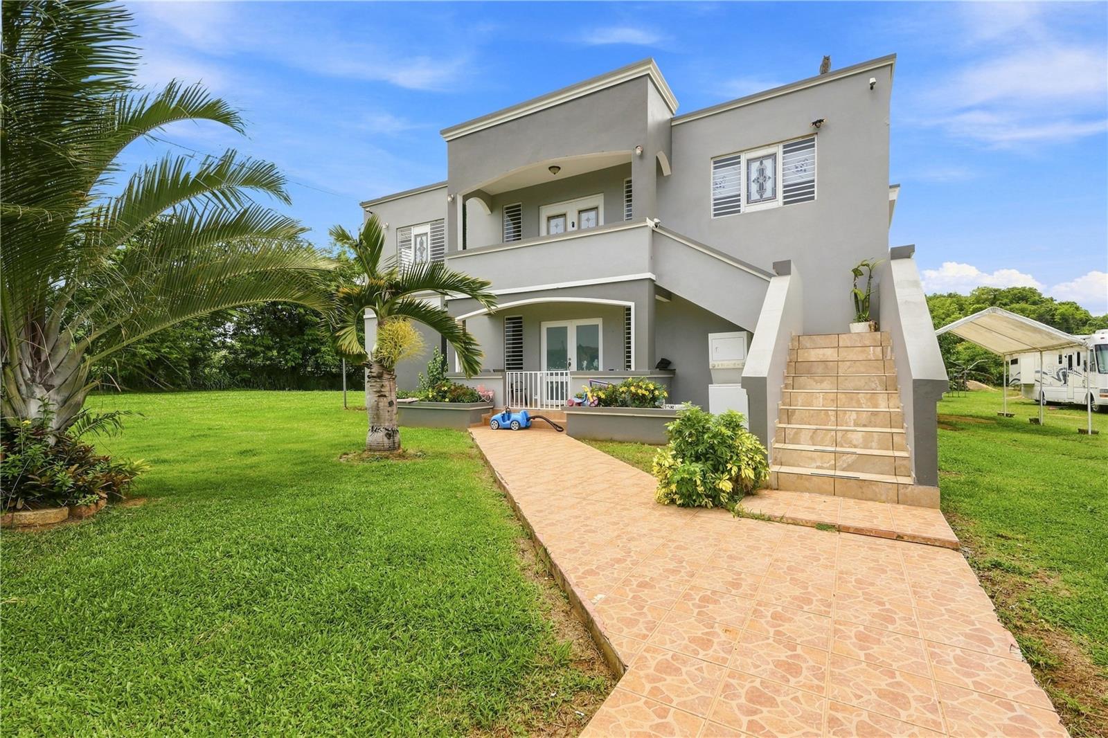 6 hab · 4 baños · QUEBRADILLAS