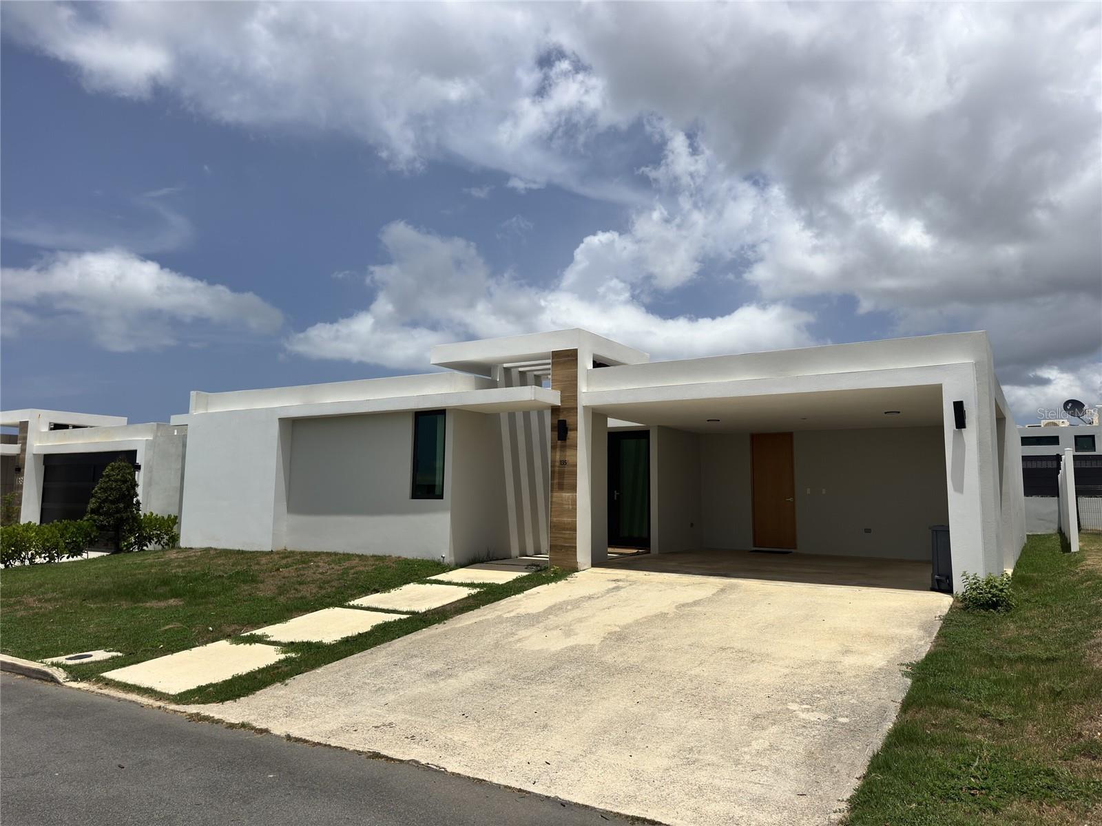 4 hab · 4 baños · BAYAMON