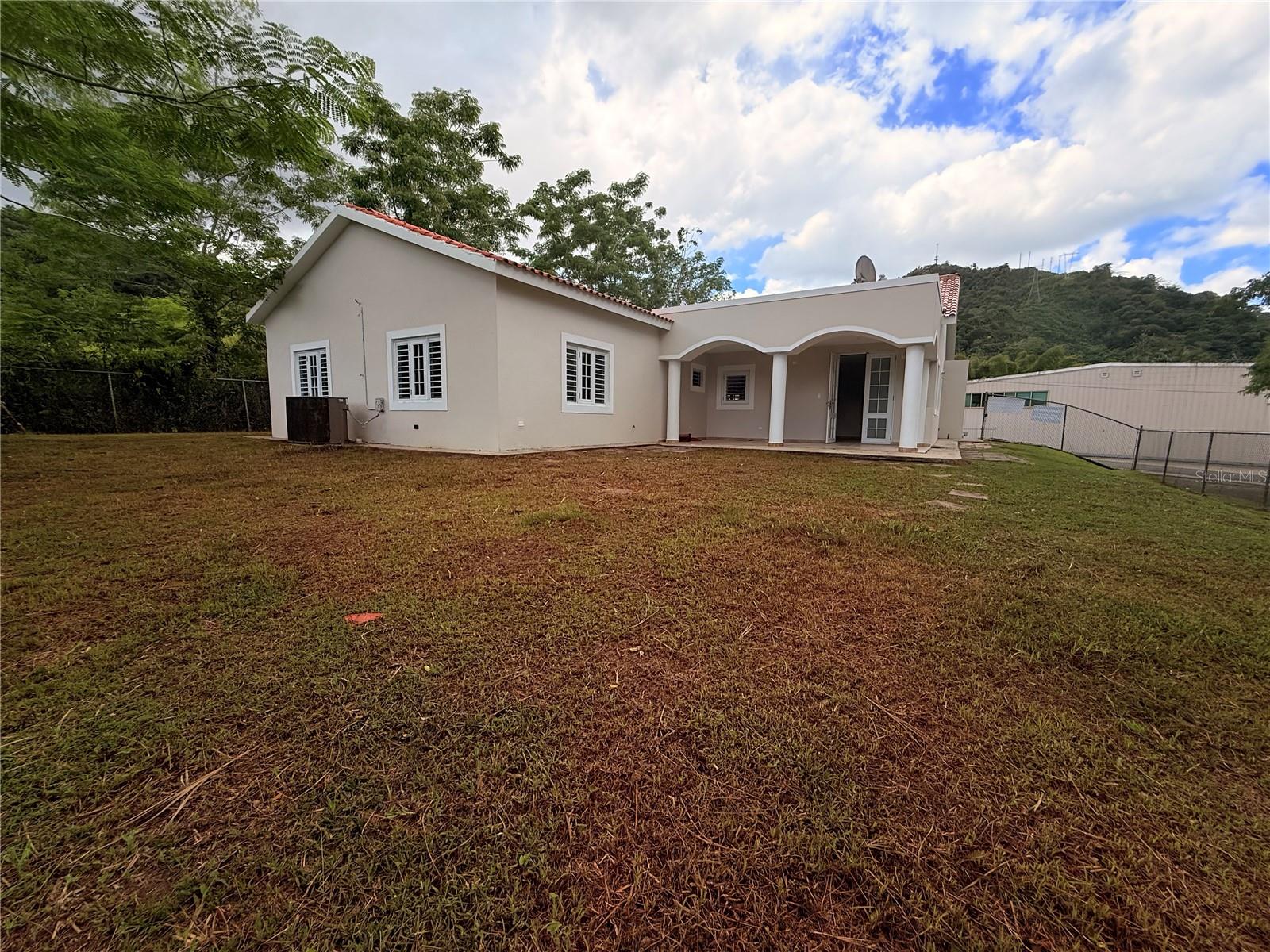 4 hab · 2 baños · GUAYNABO