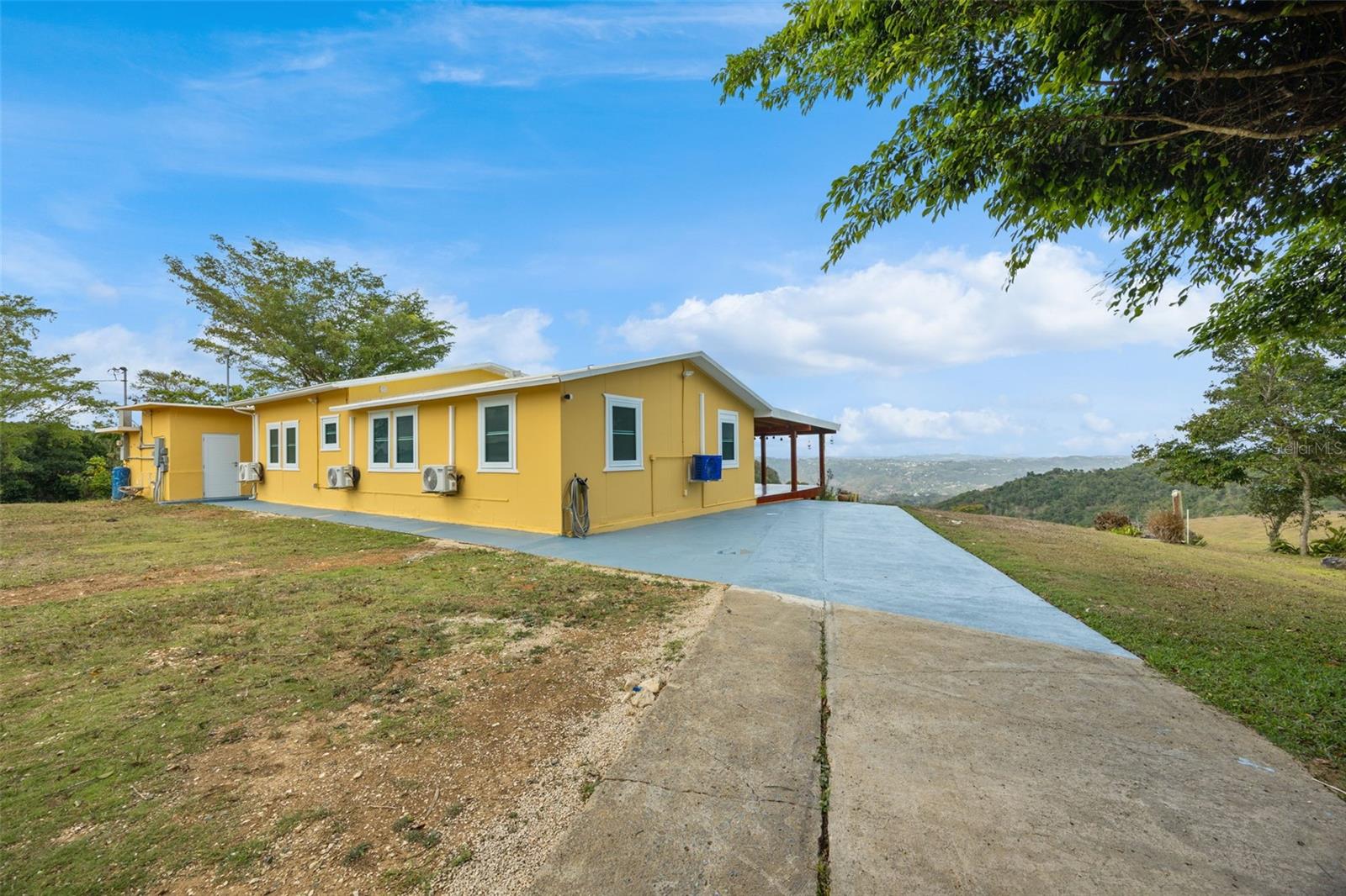3 hab · 2 baños · CAYEY