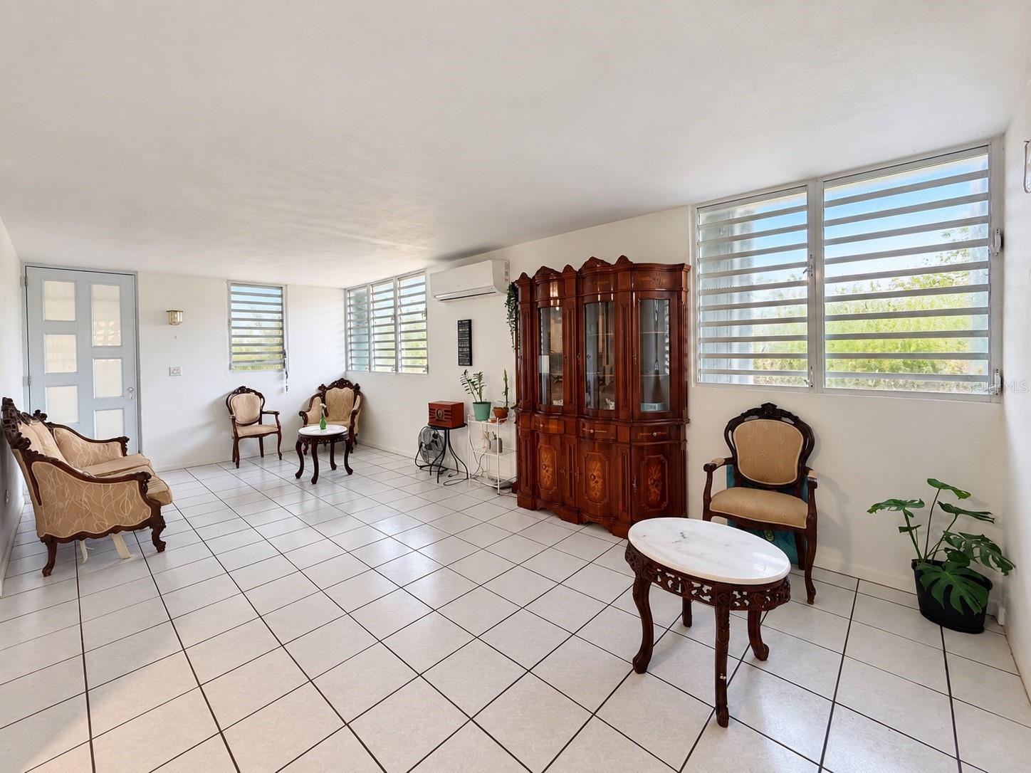 4 hab · 2 baños · BAYAMON