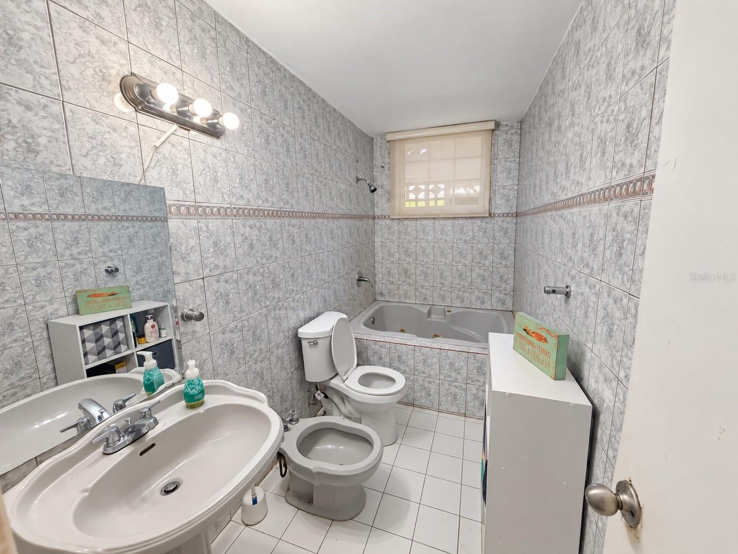 4 hab · 2 baños · BAYAMON — foto 8