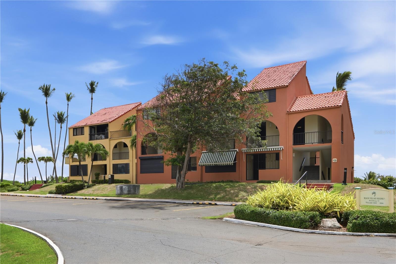 2 hab · 2 baños · HUMACAO
