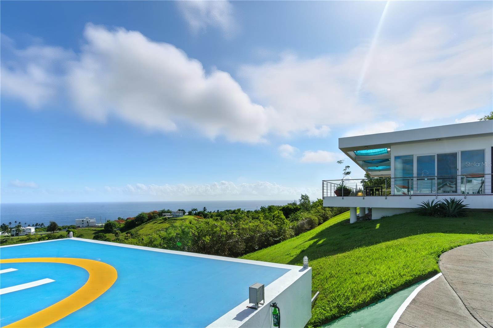 4 hab · 4 baños · QUEBRADILLAS