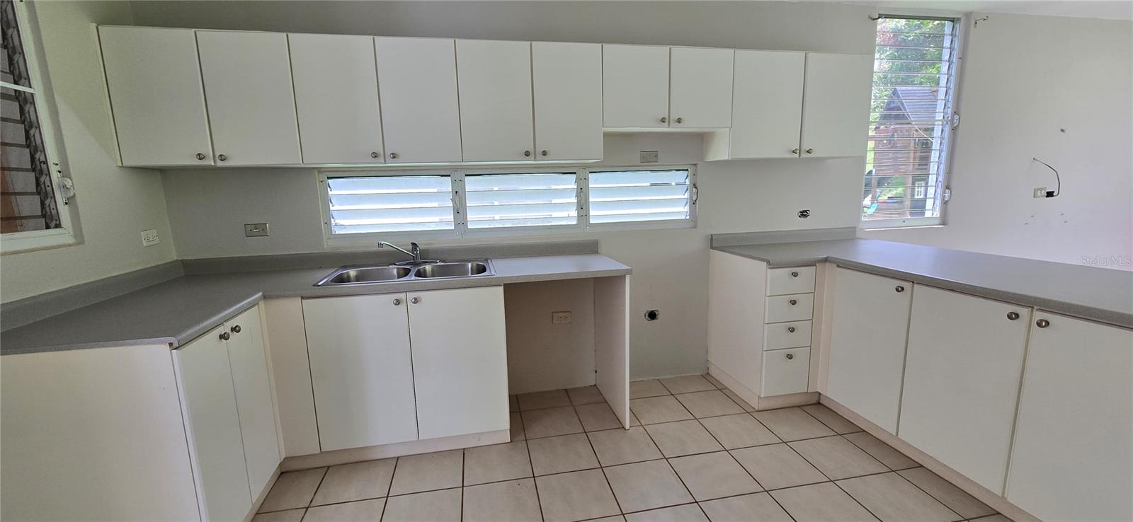 4 hab · 3 baños · HUMACAO