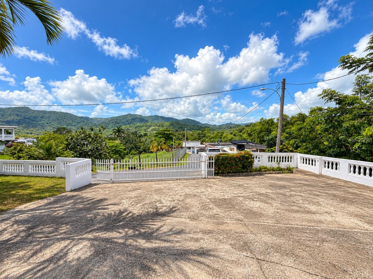 4 hab · 2 baños · MAUNABO