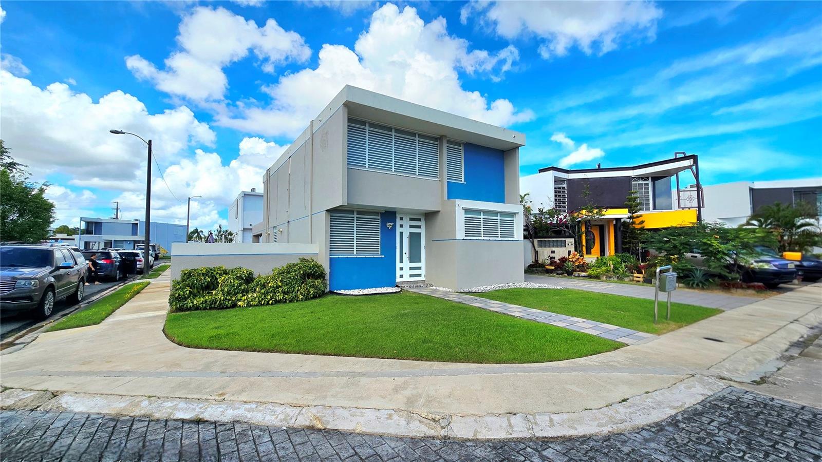 4 hab · 3 baños · BAYAMON