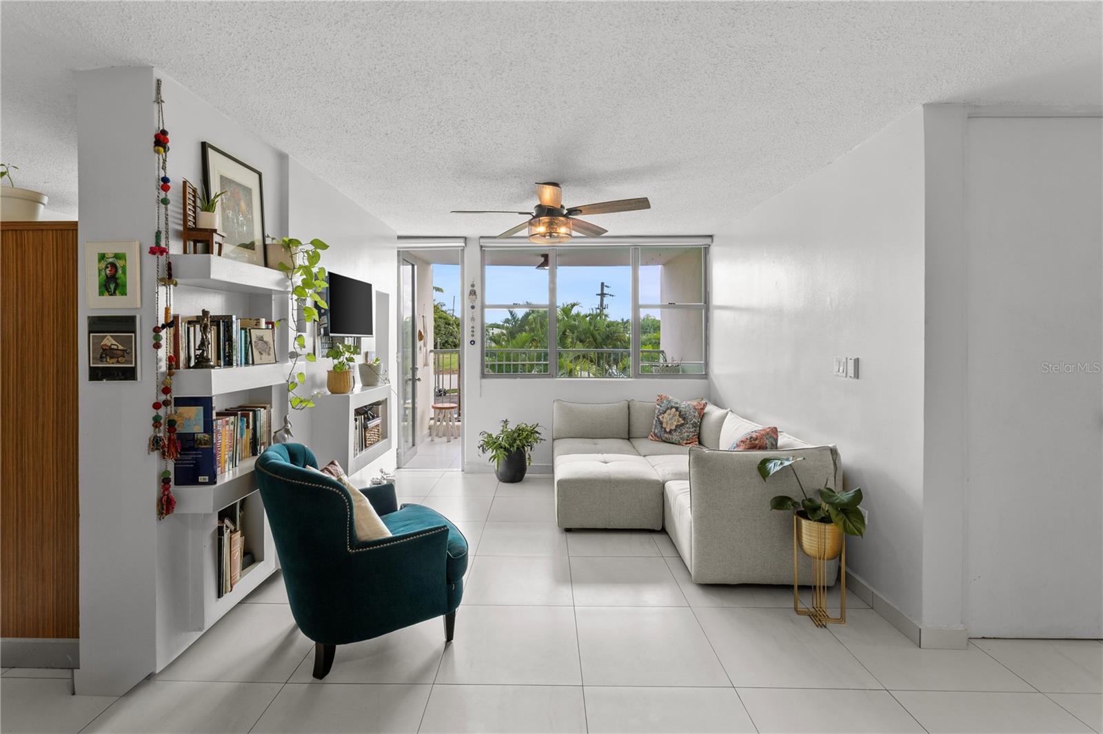 2 hab · 2 baños · GUAYNABO
