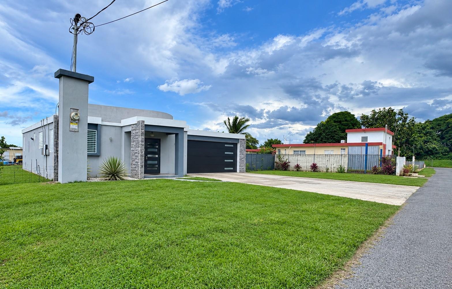 2 hab · 2 baños · AGUADILLA